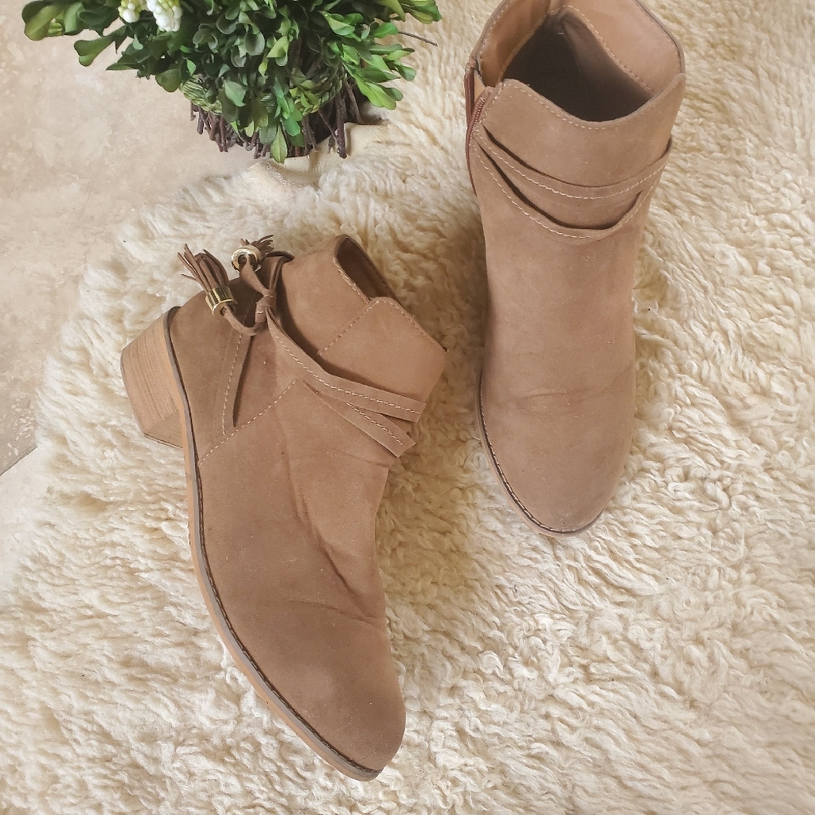 Nwot Condition Asos Sz 6 Suede Tan Zip Up Booties With Tassels